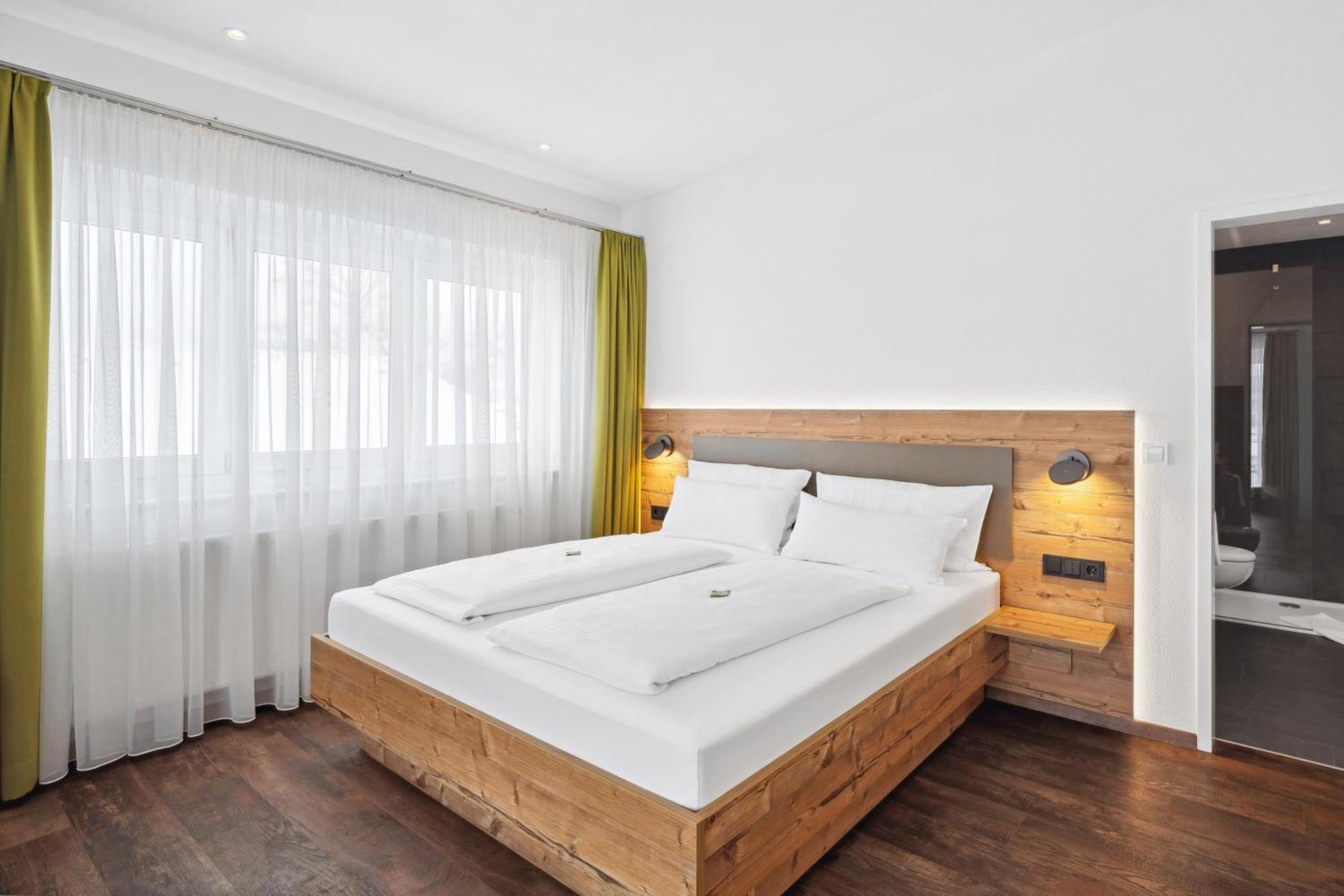 Hotel Zeppelin Laupheim Bagian luar foto