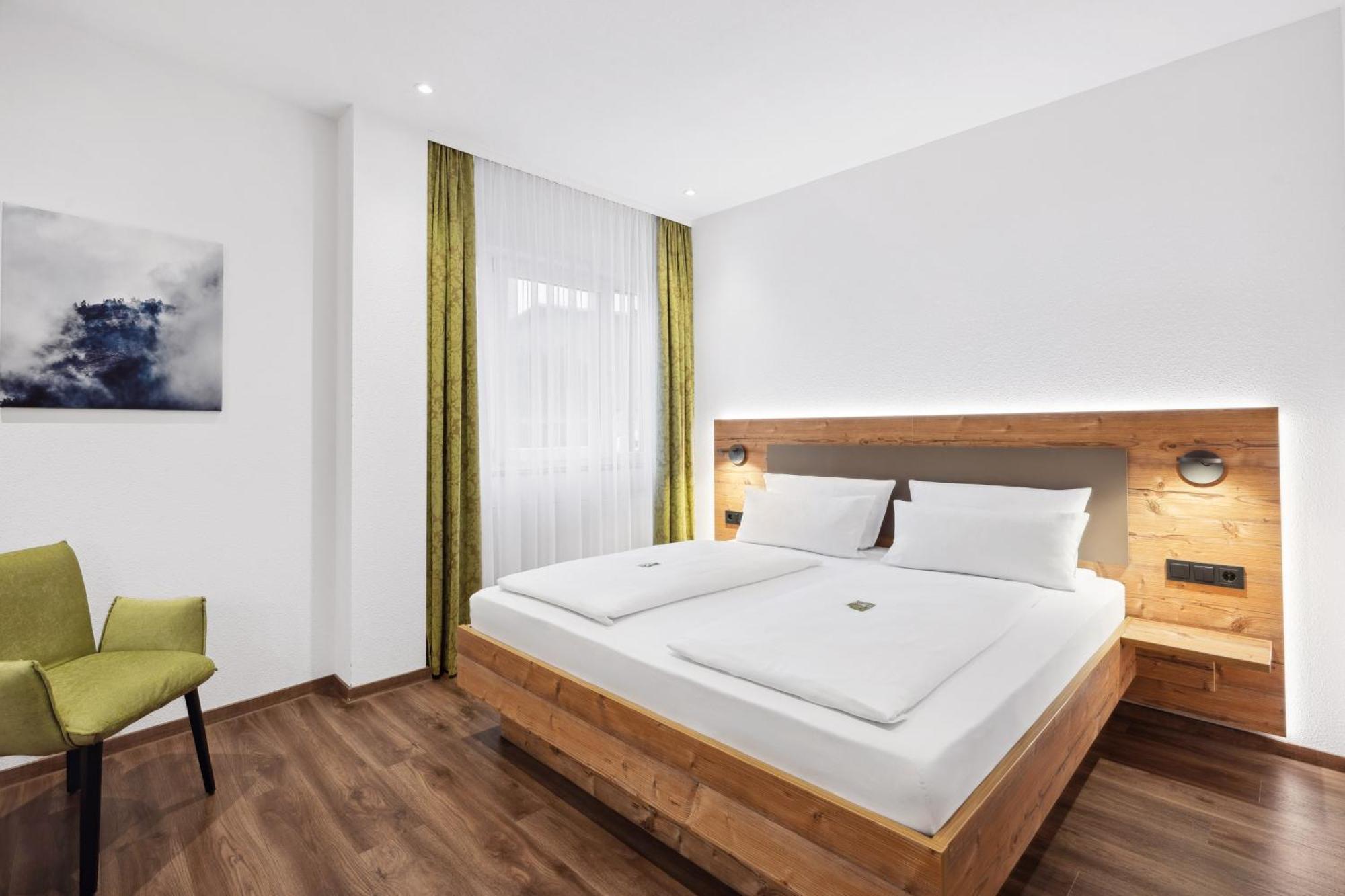 Hotel Zeppelin Laupheim Bagian luar foto