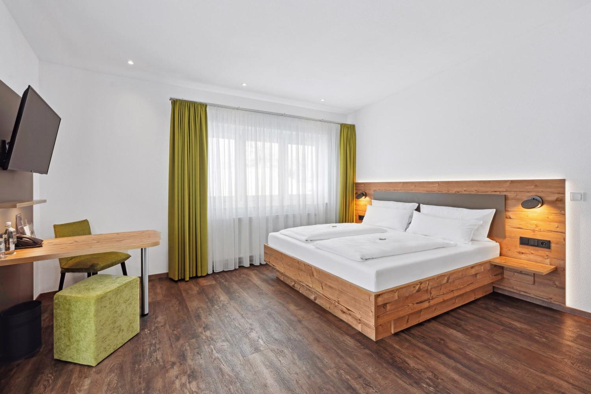 Hotel Zeppelin Laupheim Bagian luar foto