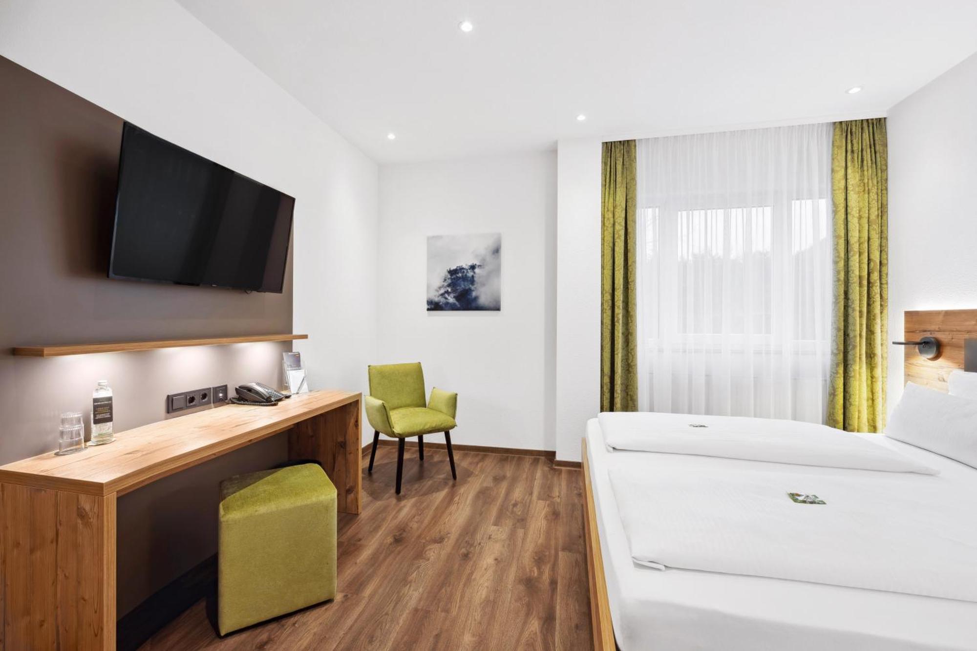 Hotel Zeppelin Laupheim Bagian luar foto