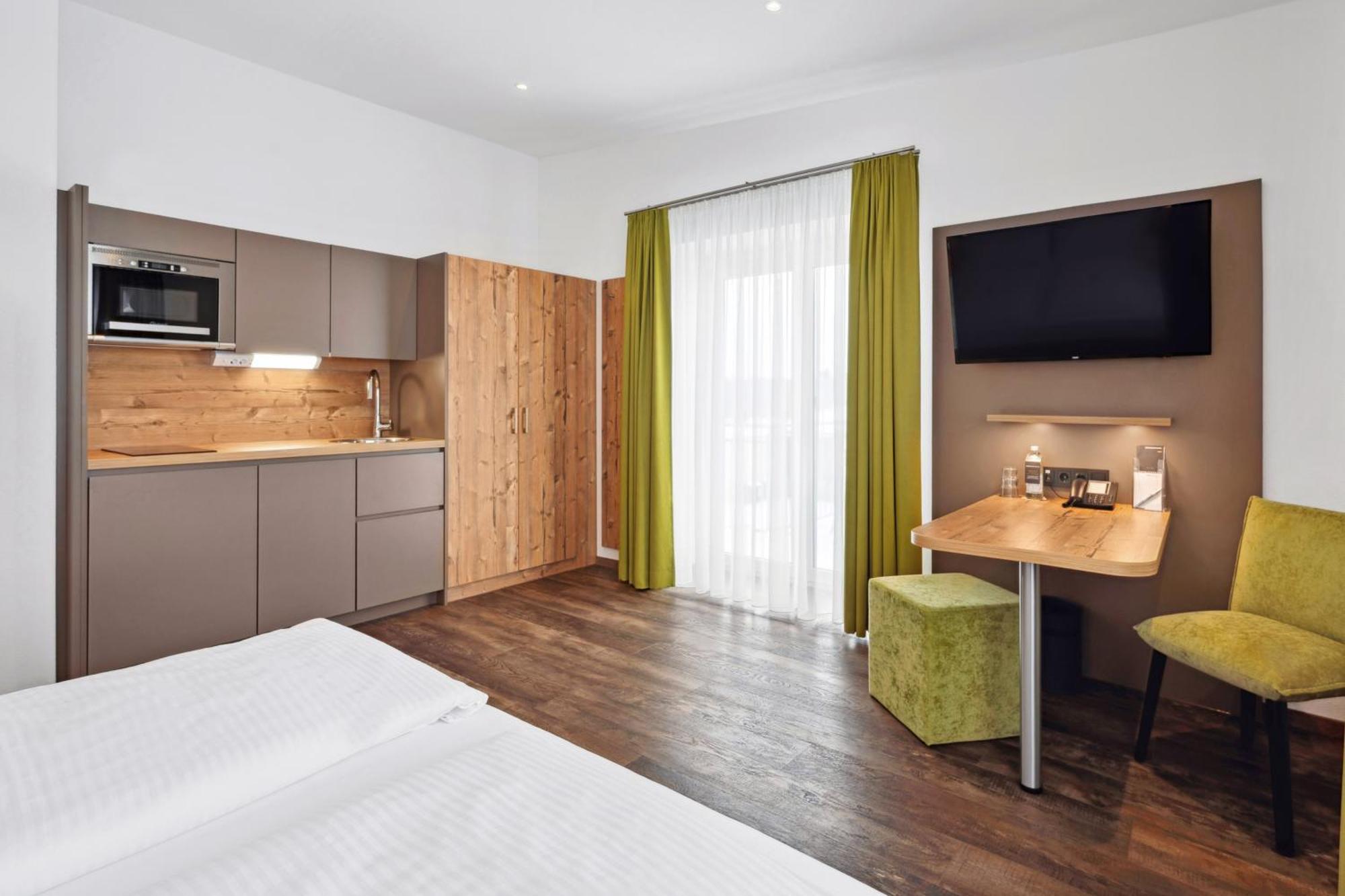 Hotel Zeppelin Laupheim Bagian luar foto